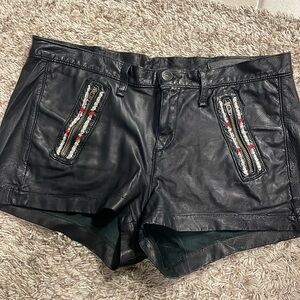 Women’s Rag & Bone leather shorts size 26 in black 100% lamb leather